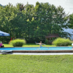 Pool Spielplatz und Laube